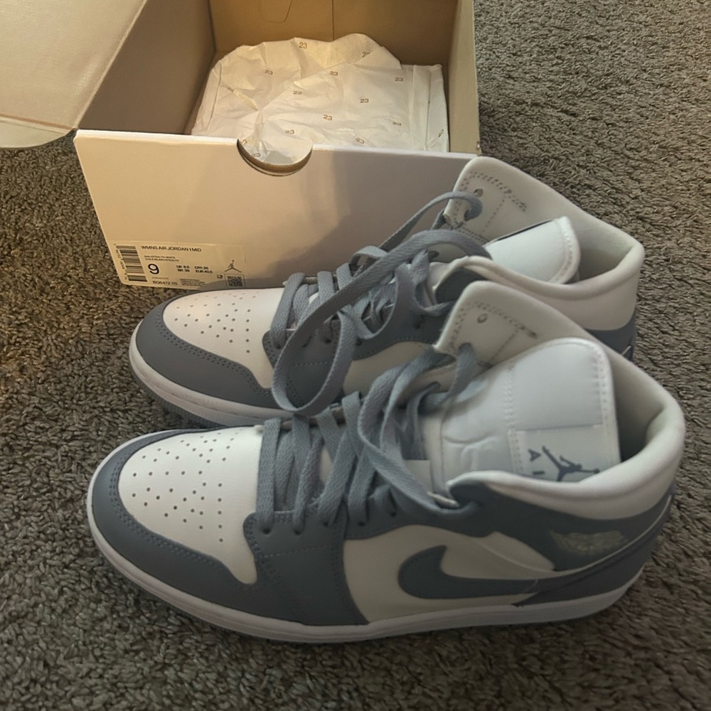 Women’s Jordan Mids